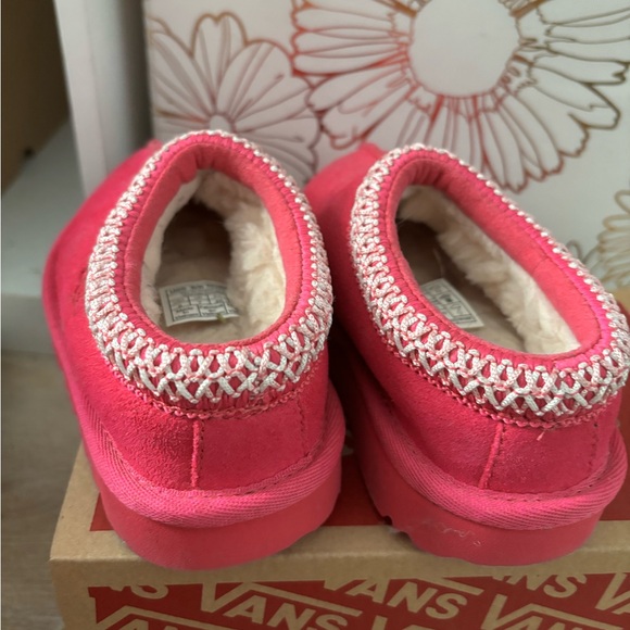 Uggs slippers - Picture 2 of 3